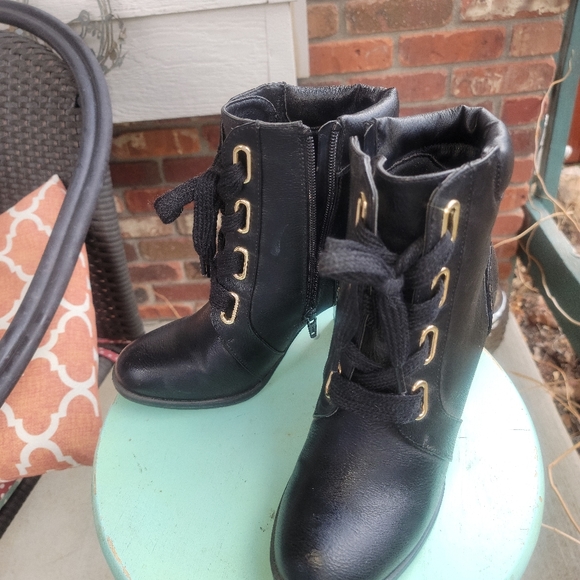 3.5 inch heeled studded black ankle booties size 8.5 - Picture 5 of 10